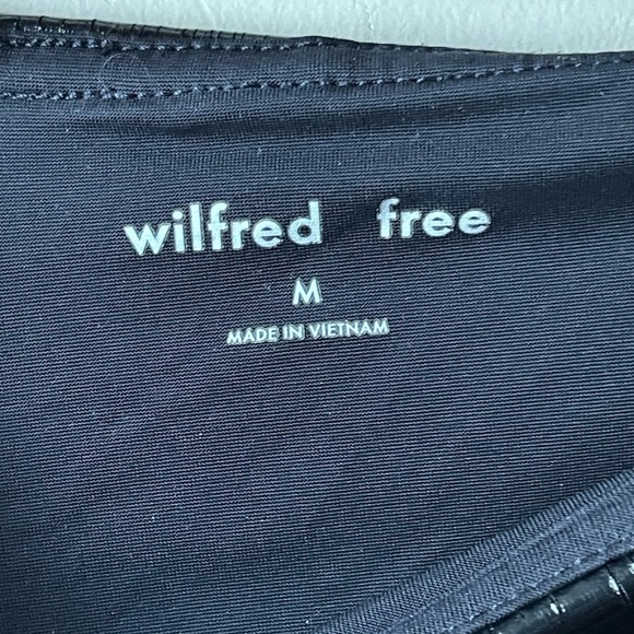 Aritzia Wilfred free black liquid latex shiny faux leather leggings size Medium - Picture 7 of 10